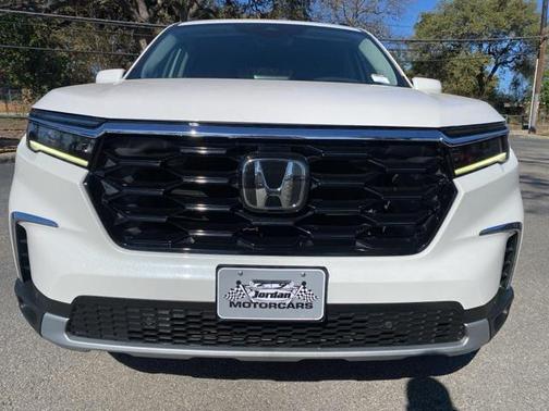 2023 Honda Pilot Touring 8-Passenger