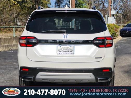 2023 Honda Pilot Touring 8-Passenger