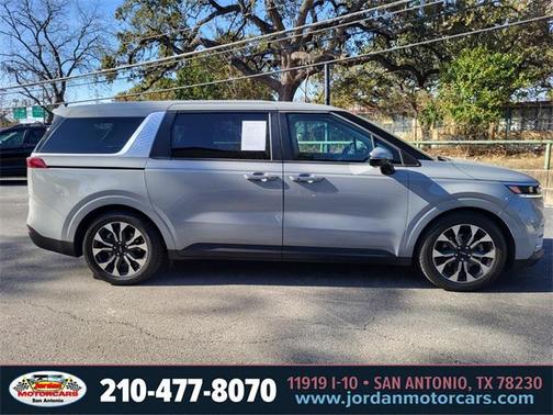 2023 Kia Carnival EX