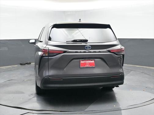 2022 Toyota Sienna XLE 8 Passenger