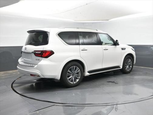 2022 INFINITI QX80 Luxe