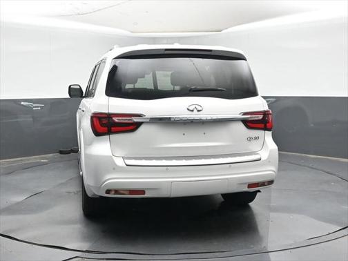 2022 INFINITI QX80 Luxe