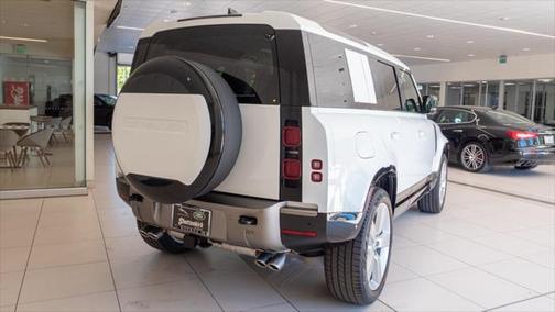 2025 Land Rover Defender X-Dynamic SE