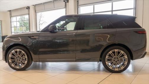 2025 Land Rover Range Rover Sport SE
