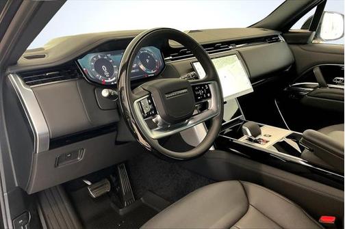 2025 Land Rover Range Rover P400 SE 7 Seat