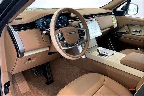 2025 Land Rover Range Rover P615 SV