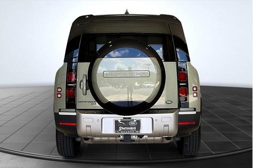 2023 Land Rover Defender 130 SE