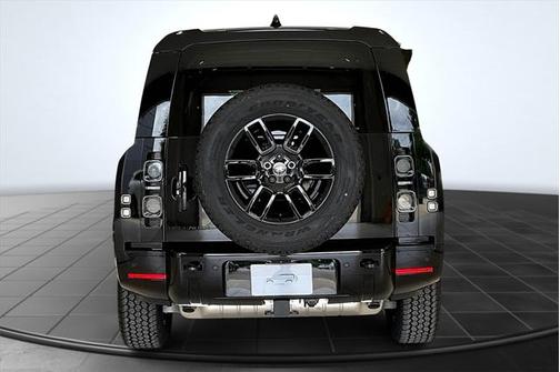 2025 Land Rover Defender 130 P400 X