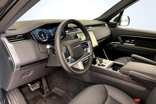 2025 Land Rover Range Rover P550e SE