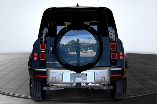 2025 Land Rover Defender 110 P400 S