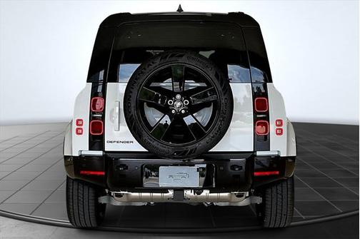 2025 Land Rover Defender 110 P400 X-Dynamic SE