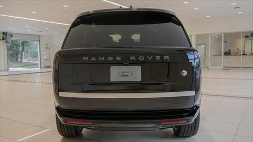 2025 Land Rover Range Rover P615 SV
