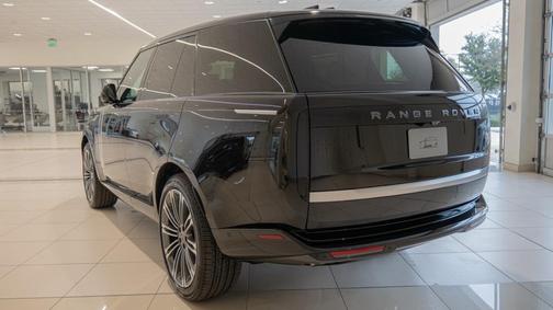 2025 Land Rover Range Rover P615 SV