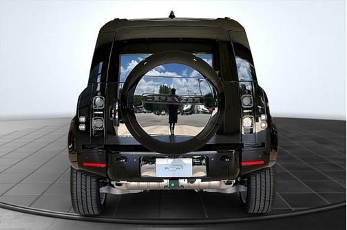 2025 Land Rover Defender 110 P400 X