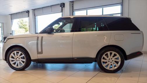 2025 Land Rover Range Rover P550e SE