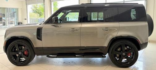 2025 Land Rover Defender 110 P400 X