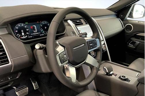 2025 Land Rover Discovery P360 Dynamic SE
