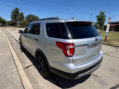 Ingot Silver 2016 Ford Explorer XLT