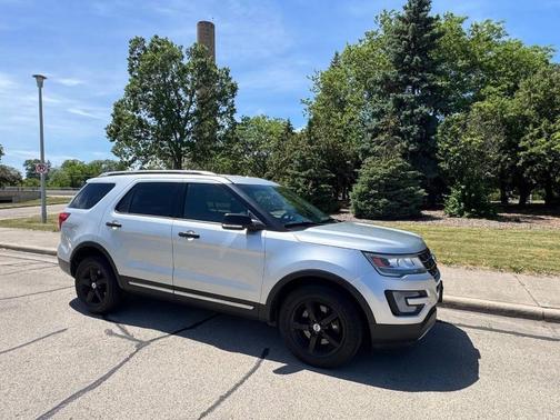 Ingot Silver 2016 Ford Explorer XLT
