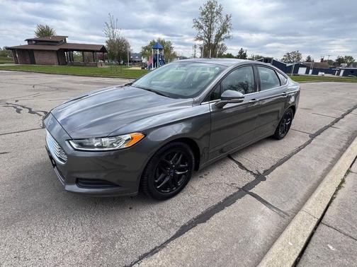 Sterling Gray Metallic 2014 Ford Fusion SE