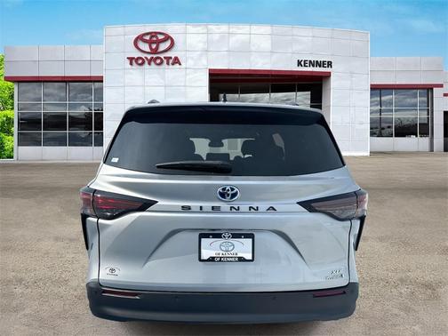 2023 Toyota Sienna XLE