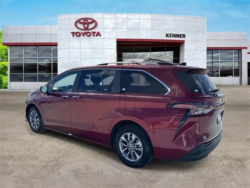 2023 Toyota Sienna XLE