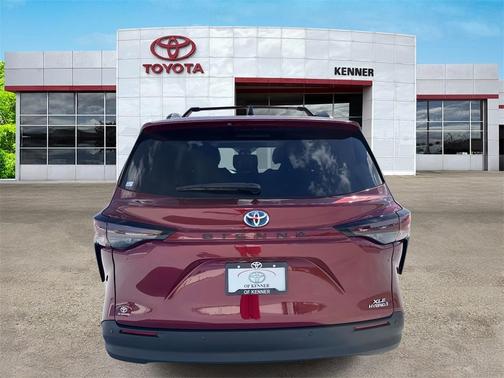 2023 Toyota Sienna XLE