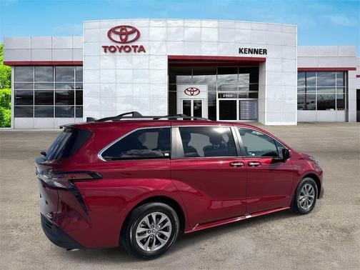 2023 Toyota Sienna XLE