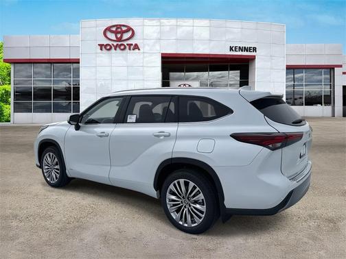 2026 Toyota Highlander Hybrid Platinum