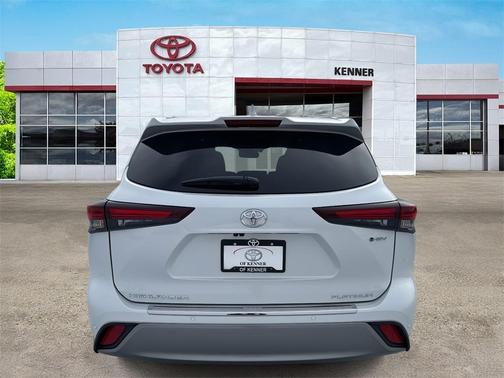 2026 Toyota Highlander Hybrid Platinum