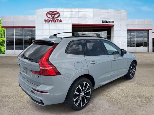 Vapour Grey Metallic 2024 Volvo XC60 B5 Plus Dark Theme