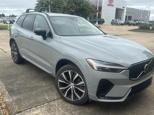 Vapour Grey Metallic 2024 Volvo XC60 B5 Plus Dark Theme