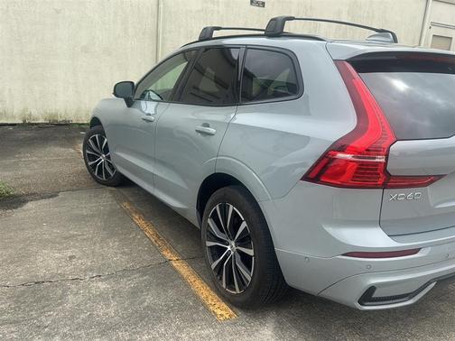 Vapour Grey Metallic 2024 Volvo XC60 B5 Plus Dark Theme