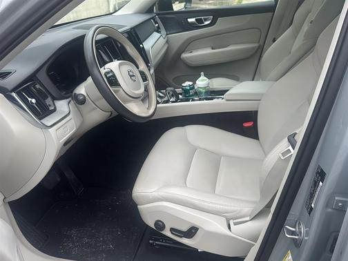 Vapour Grey Metallic 2024 Volvo XC60 B5 Plus Dark Theme