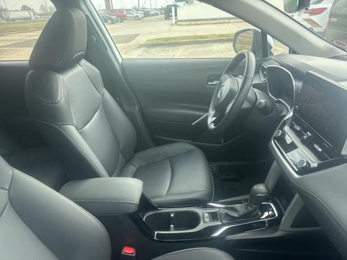 2024 Toyota Corolla Cross XLE