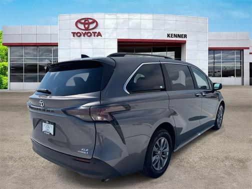 2024 Toyota Sienna XLE