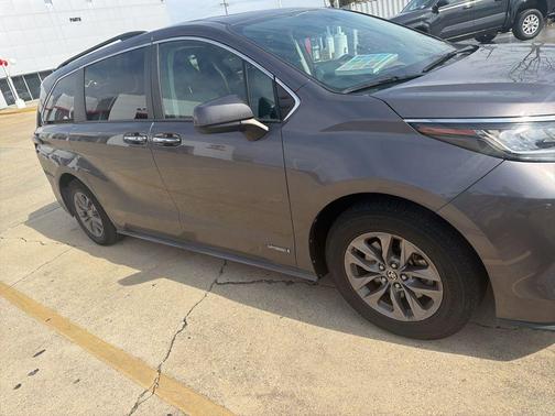 2021 Toyota Sienna XLE
