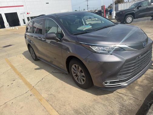 2021 Toyota Sienna XLE