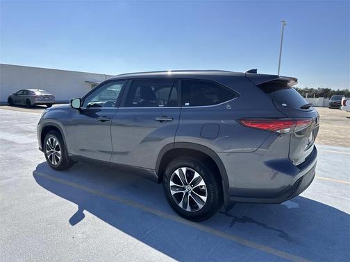 2023 Toyota Highlander Hybrid XLE