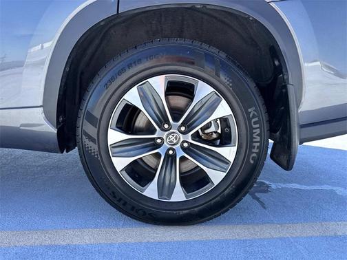 2023 Toyota Highlander Hybrid XLE