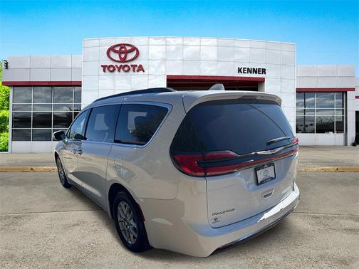 2022 Chrysler Pacifica Touring-L