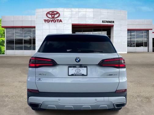 Mineral White Metallic 2022 BMW X5 xDrive40i