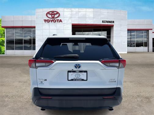 2022 Toyota RAV4 Hybrid XLE