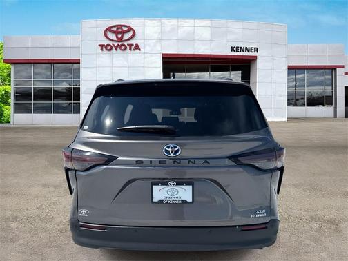 2024 Toyota Sienna XLE