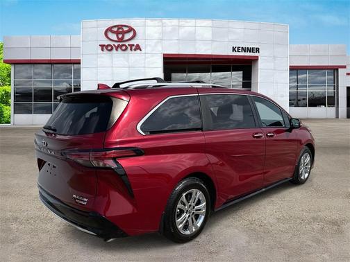 2022 Toyota Sienna Platinum 7 Passenger