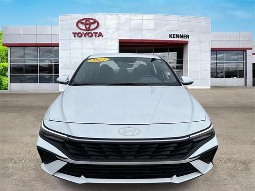 2024 Hyundai ELANTRA SE