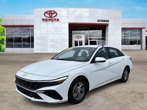 2024 Hyundai ELANTRA SE