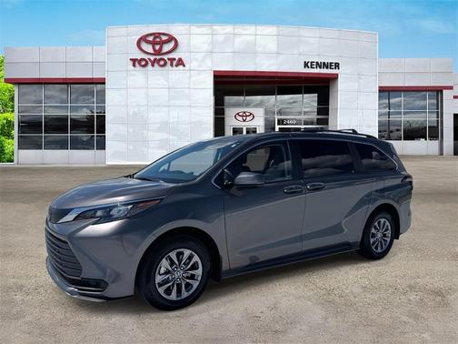 2024 Toyota Sienna LE