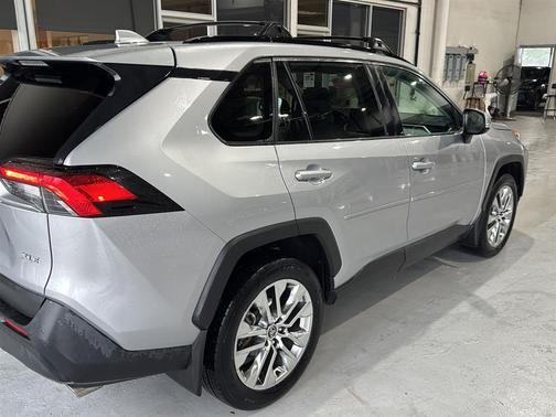 Silver Sky Metallic 2021 Toyota RAV4 XLE Premium