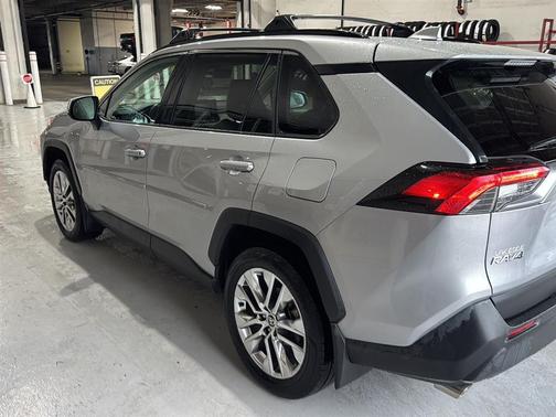 Silver Sky Metallic 2021 Toyota RAV4 XLE Premium